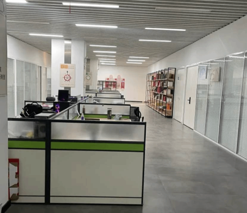 厨房的摆设布局 AI 生成的内容可能不正确。