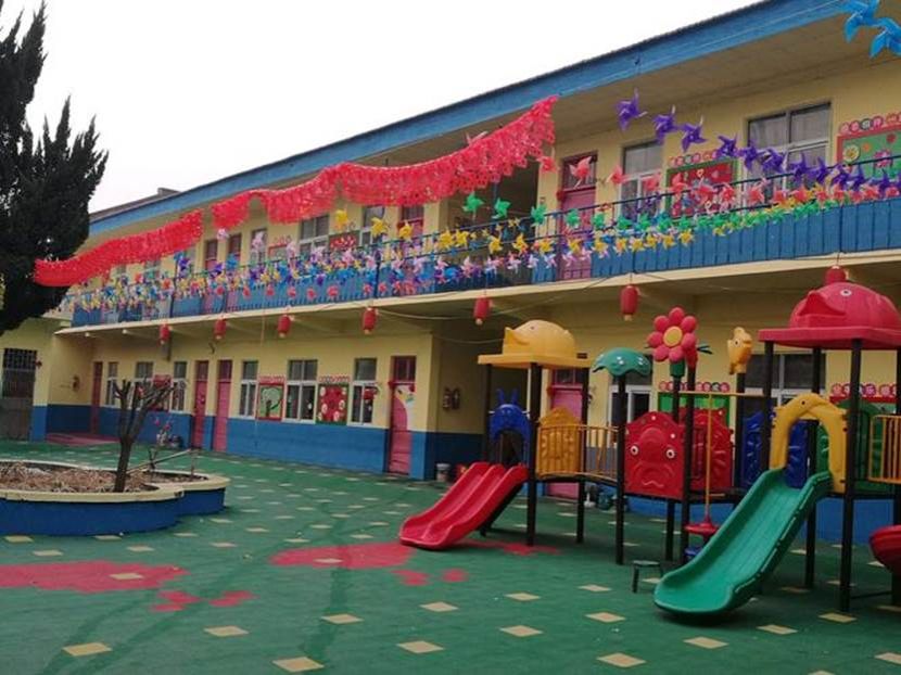 图片包含 建筑, 户外, 华美, 桌子 AI 生成的内容可能不正确。